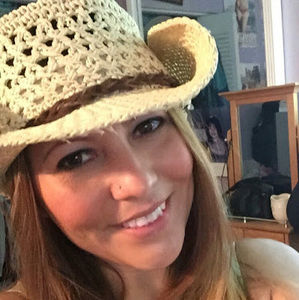 Meet your Posher, Ana